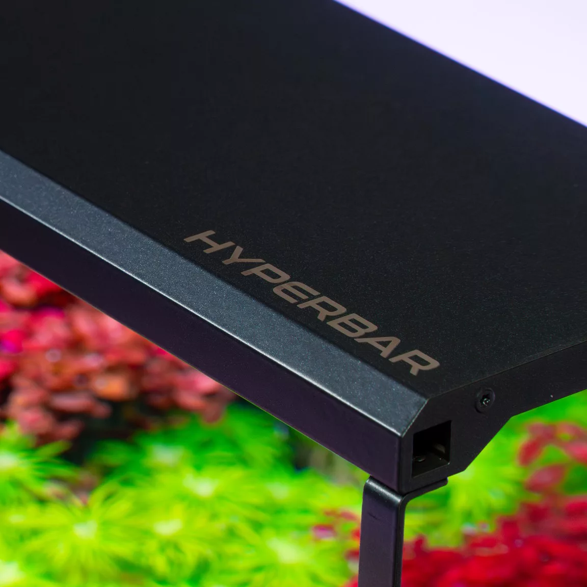 Lampa Skylight Hyperbar - p�aska belka LED z kana�ami monta�owymi i WiFi