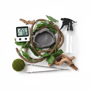 Akcesoria - Akcesoria do paludarium i terrarium to szeroka gama produkt�w uzupe�niaj�cych, kt�re pozwalaj� stworzy� funkcjonalne i bezpieczne �rodowisko dla gad�w, p�az�w i innych zwierz�t terrariowych. Obejmuj� one zar�wno elementy dekoracyjne, jak i praktyczne narz�dzia niezb�dne do codziennej piel�gnacji.

Najwa�niejsz...