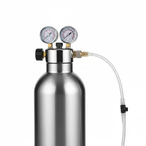 Butla CO2 4-5l - Butle CO2 o pojemno�ci 5l przeznaczone do wi�kszych akwari&oacute;w. Wystarczaj� na ok 12-16 miesi�cy w zale�no�ci od cz�stotliwo�ci podawania CO2.&nbsp;Wysoko�� takiej butli CO2 to oko�o 57cm.