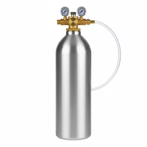 Butla CO2 7-8l - Butle CO2 7-8 litr�w to najwi�ksze butle stosowane w akwarystyce amatorskiej i p�profesjonalnej. Mieszcz� od 4 do 6 kg dwutlenku w�gla, co przek�ada si� na kilka miesi�cy ci�g�ej pracy bez konieczno�ci uzupe�niania. To rozwi�zanie dla os�b, kt�re nie chc� co kilka tygodni szuka� punktu nape�nie�.

Taka poj...