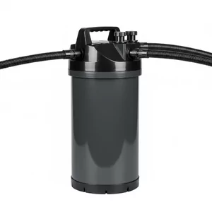 Filtry zewn. 250 - 450l - Filtry zewn�trzne do akwarium 250-450 litr�w to zaawansowane systemy filtracji przeznaczone dla �rednich i wi�kszych zbiornik�w akwariowych. Te wydajne urz�dzenia zapewniaj� kompleksow� filtracj� mechaniczn�, biologiczn� i chemiczn�, niezb�dn� dla utrzymania zdrowego ekosystemu w akwariu...