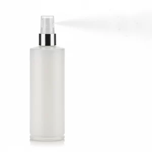 Neutralizatory zapach�w - Neutralizatory zapach�w to specjalistyczne preparaty przeznaczone do eliminowania nieprzyjemnych zapach�w zwi�zanych z obecno�ci� ps�w i kot�w w domu. Produkty te skutecznie radz� sobie z uporczywymi aromatami pochodz�cymi z moczu, ka�u czy innych wydzielin zwierz�cych.

Najwa�niejsze zasto...
