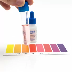 Test pH (kwasowo��) - Testy pH to niezb�dne narz�dzia do pomiaru kwasowo�ci wody w akwarium, kt�re pozwalaj� kontrolowa� jeden z najwa�niejszych parametr�w �rodowiska wodnego. Warto�� pH bezpo�rednio wp�ywa na zdrowie ryb, krewetek, �limak�w oraz prawid�owy rozw�j ro�lin akwariowych.

Dost�pne s� r�ne typy test�w pH: testy krop...