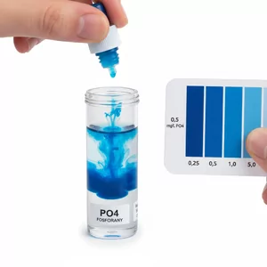 Test PO4 (fosforany) - Test PO4 to podstawowe narz�dzie kontroli jako�ci wody w ka�dym akwarium - zar�wno s�odkowodnym z ro�linami, jak i morskim z koralowcami. Fosforany trafiaj� do zbiornika g��wnie jako produkt rozk�adu resztek pokarmu, odchod�w ryb i obumieraj�cych tkanek ro�linnych, dlatego ich st�enie mo�...